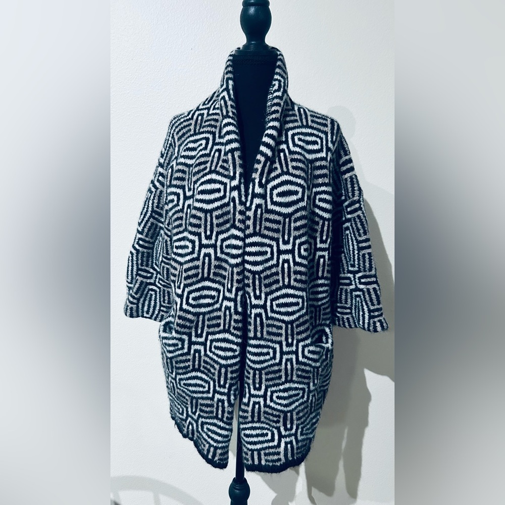 Peruvian Connection Black and White Geometric Pattern Cardigan